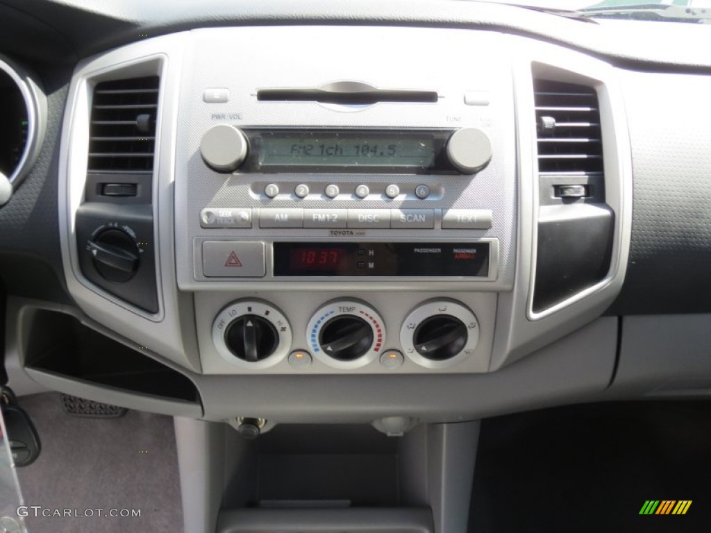 2006 Toyota Tacoma V6 TRD Sport Double Cab 4x4 Controls Photo #69511025