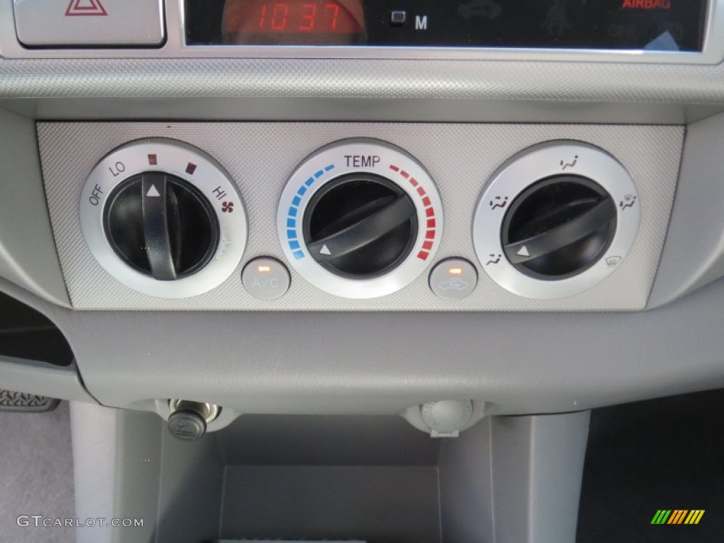 2006 Toyota Tacoma V6 TRD Sport Double Cab 4x4 Controls Photo #69511048