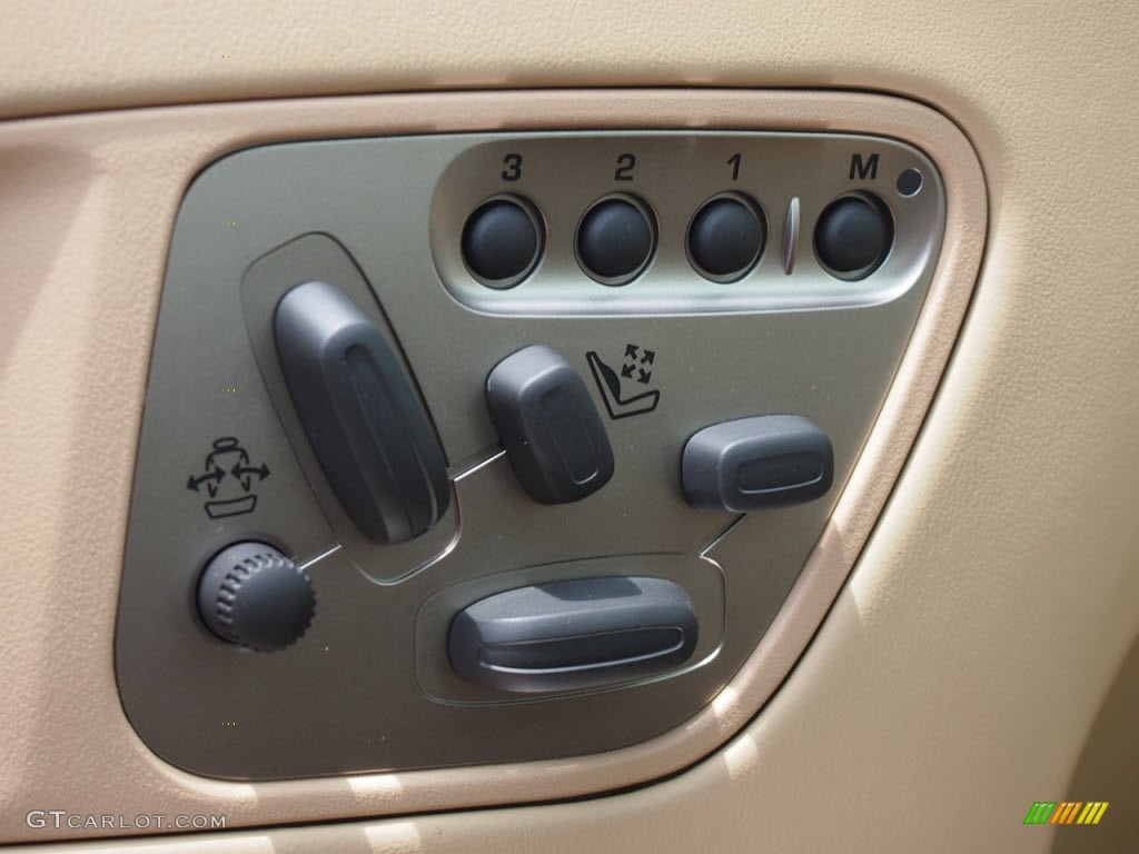 2009 Jaguar XK XK8 Coupe Controls Photos