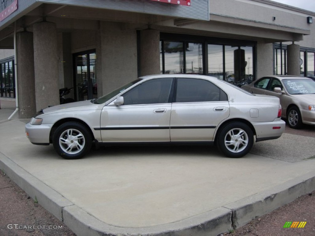 1997 Accord LX Sedan - Heather Mist Metallic / Gray photo #7