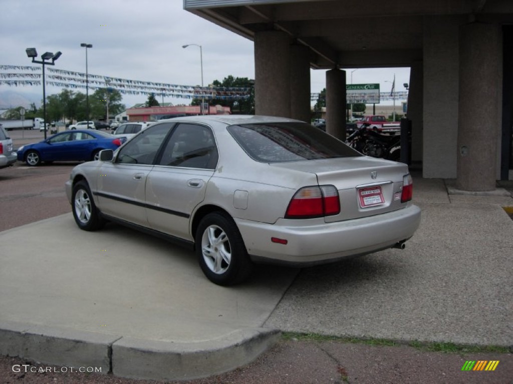 1997 Accord LX Sedan - Heather Mist Metallic / Gray photo #8