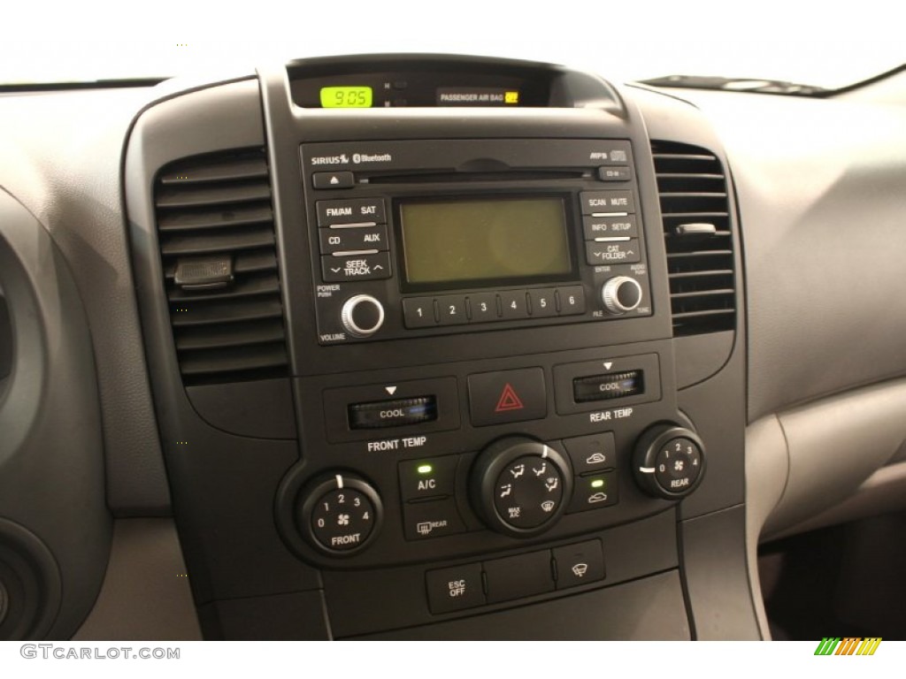2011 Sedona LX - Clear Silver / Gray photo #9