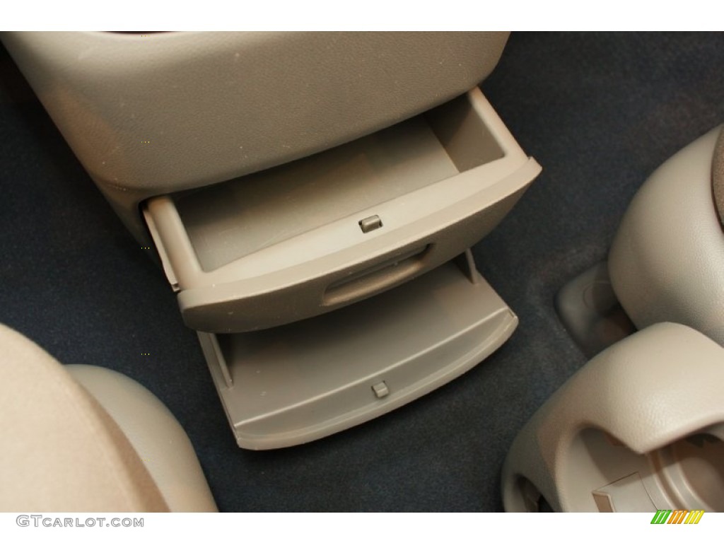 2011 Sedona LX - Clear Silver / Gray photo #11