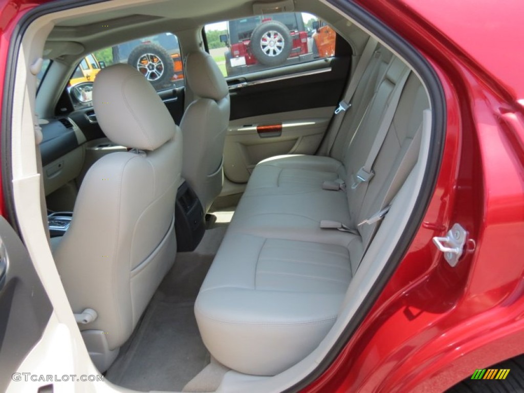 2007 Chrysler 300 C HEMI Rear Seat Photo #69515761