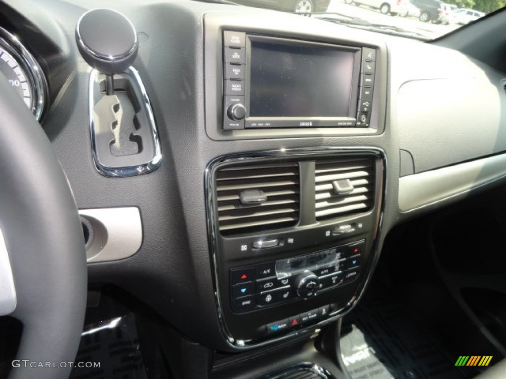 2013 Dodge Grand Caravan R/T Controls Photo #69516874