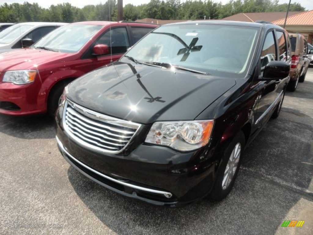 2013 Town & Country Touring - Brilliant Black Crystal Pearl / Black/Light Graystone photo #1