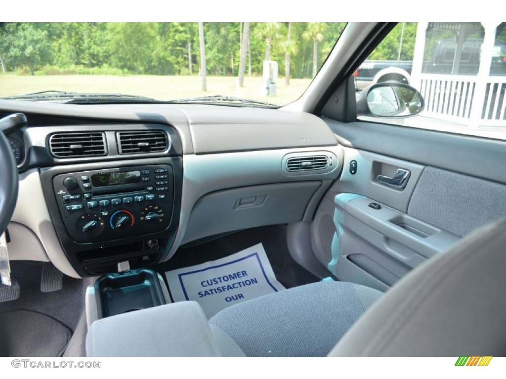 2002 Taurus SE - Vibrant White / Medium Parchment photo #16