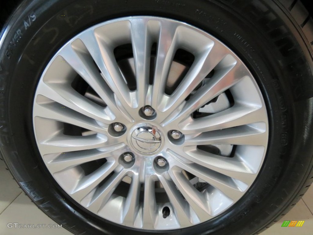2013 Chrysler Town & Country Touring - L Wheel Photo #69524619