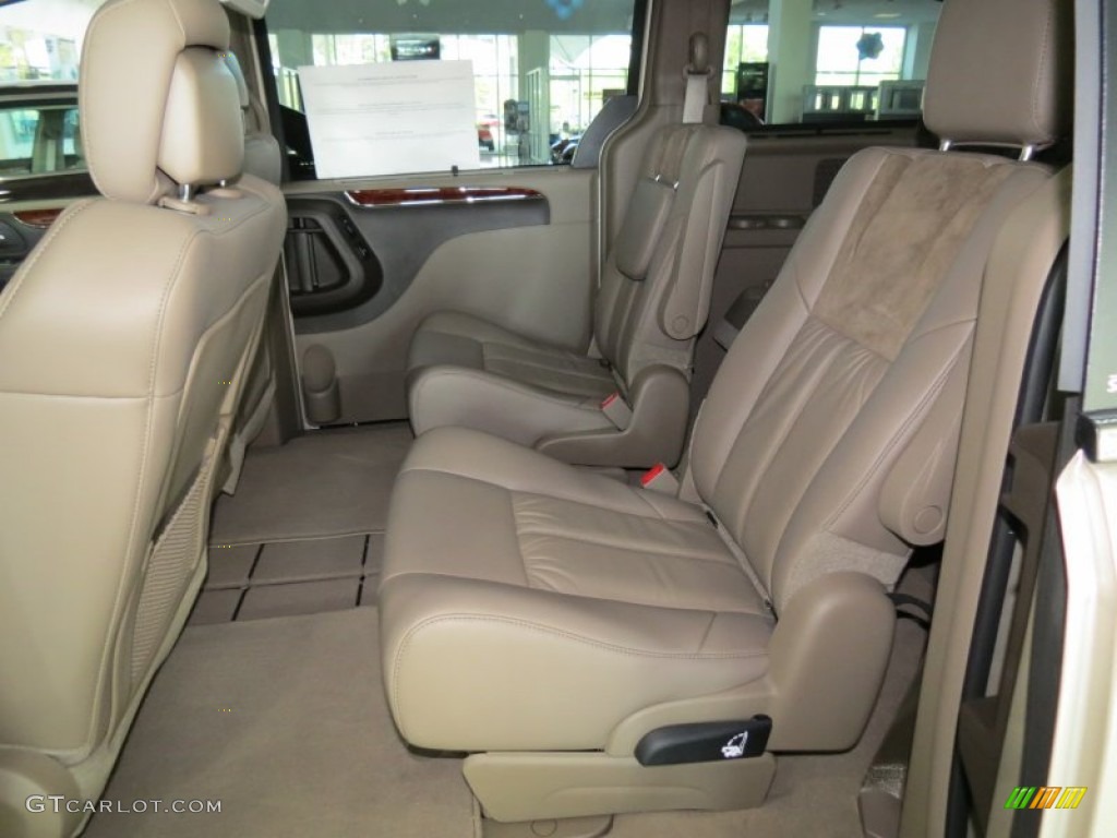 Black/Light Graystone Interior 2013 Chrysler Town & Country Touring - L Photo #69524640