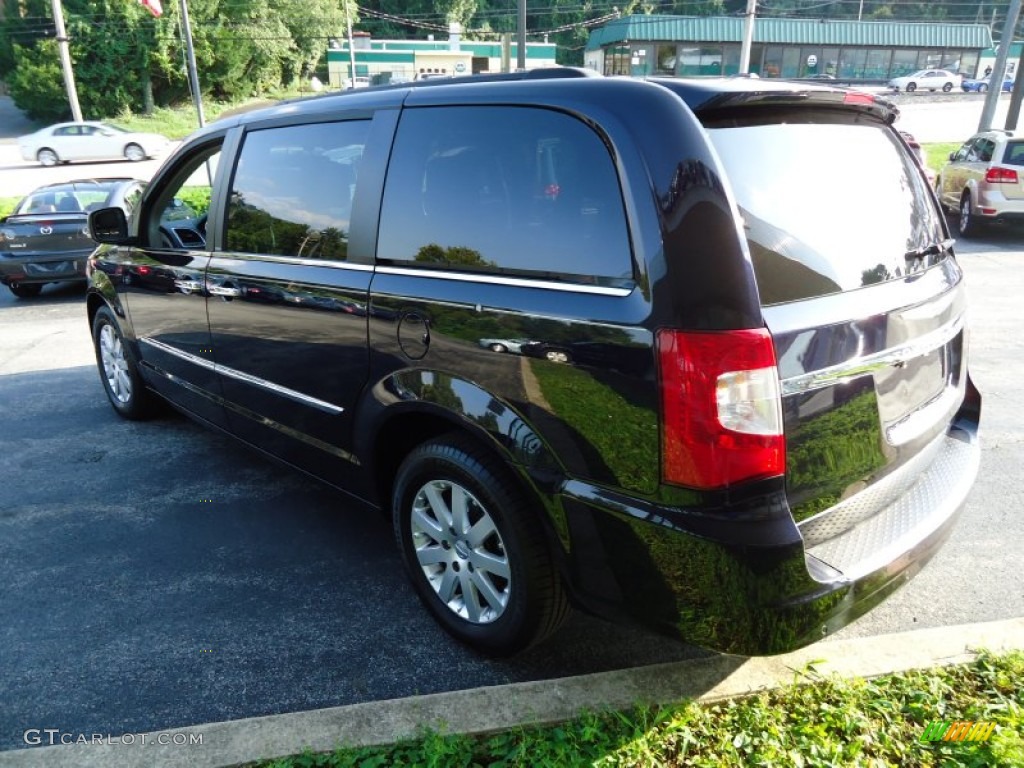 2011 Town & Country Touring - L - Brilliant Black Crystal Pearl / Black/Light Graystone photo #7