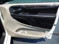 Stone White - Grand Caravan Mainstreet Photo No. 25