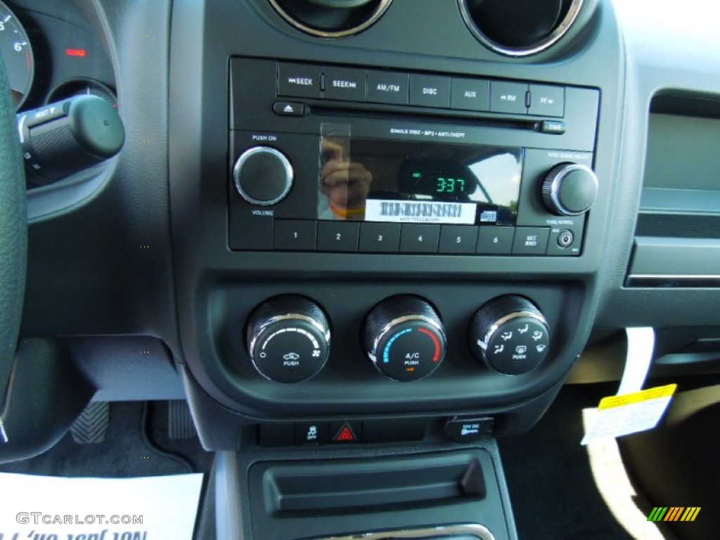 2013 Jeep Patriot Sport Controls Photo #69533874