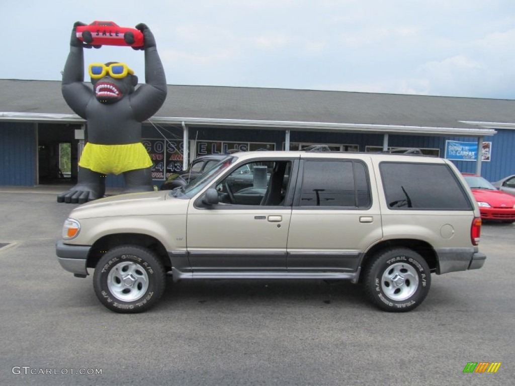 Harvest Gold Metallic 2000 Ford Explorer XLT 4x4 Exterior Photo #69535581