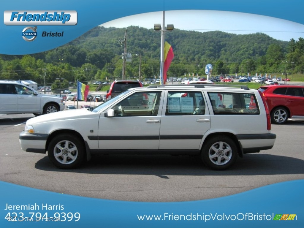 1999 V70 Wagon - White / Light Taupe photo #2