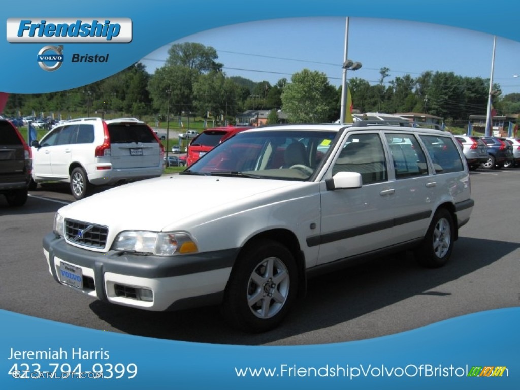 1999 V70 Wagon - White / Light Taupe photo #3