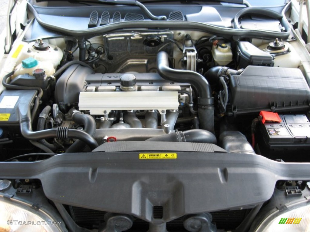 1999 Volvo V70 Wagon Engine Photos
