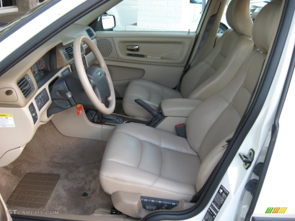 1999 V70 Wagon - White / Light Taupe photo #16