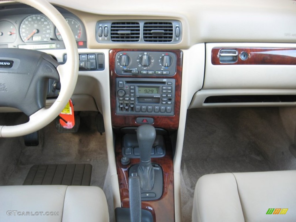 1999 V70 Wagon - White / Light Taupe photo #26