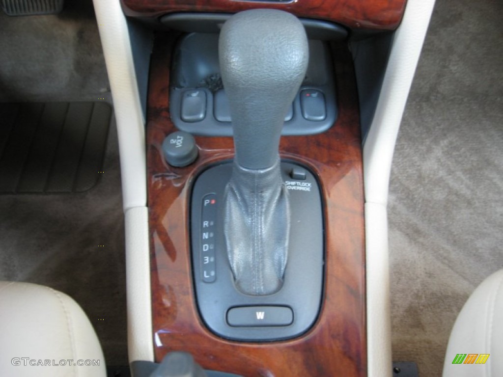 1999 Volvo V70 Wagon Transmission Photos
