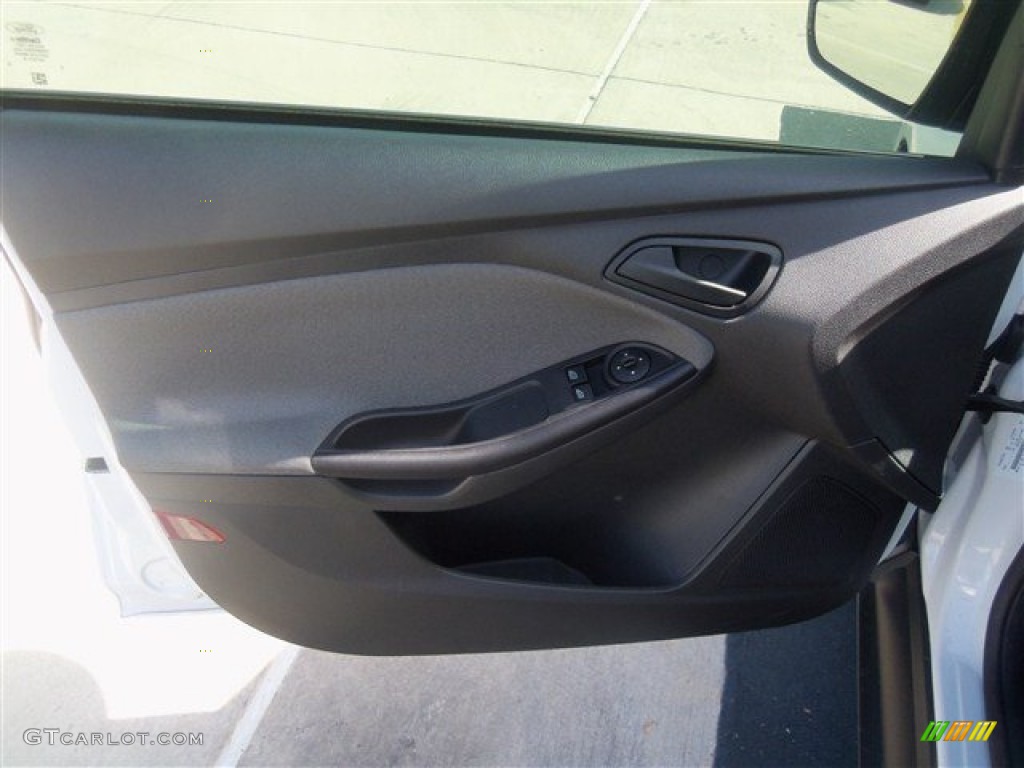 2013 Ford Focus S Sedan Door Panel Photos