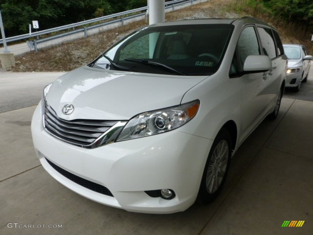 2012 Sienna XLE AWD - Super White / Light Gray photo #5