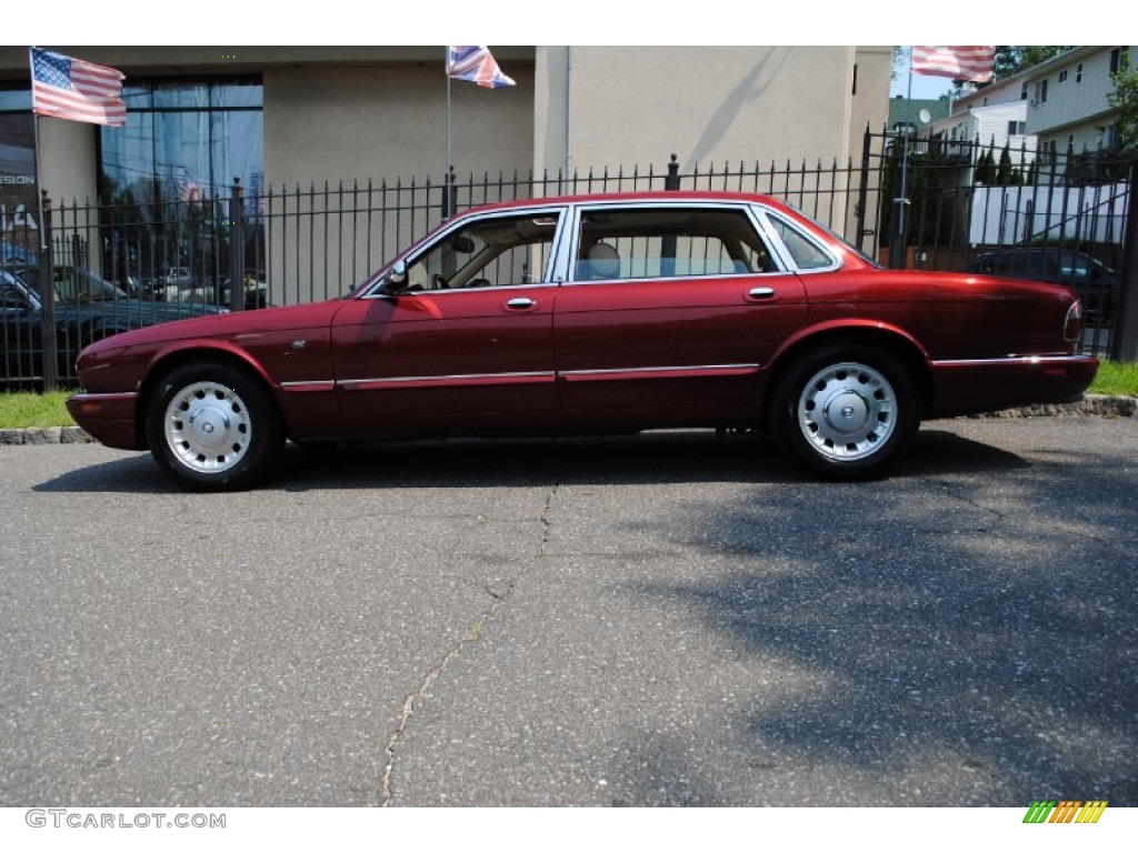 2000 XJ Vanden Plas - Carnival Red / Oatmeal photo #3