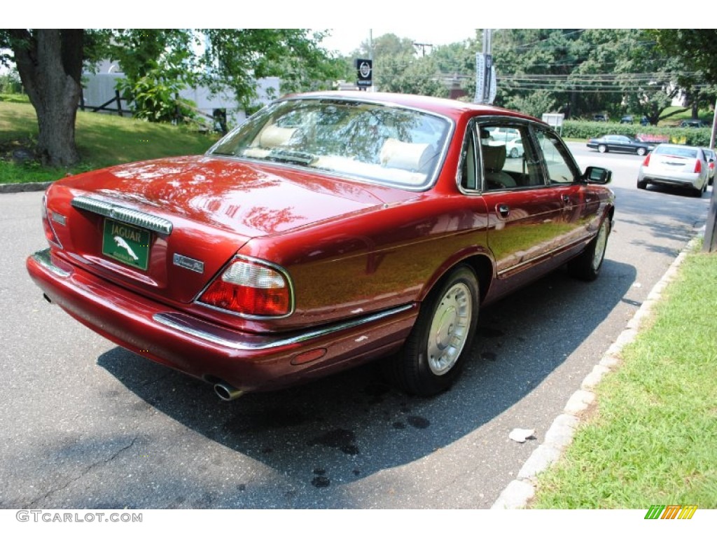 2000 XJ Vanden Plas - Carnival Red / Oatmeal photo #6
