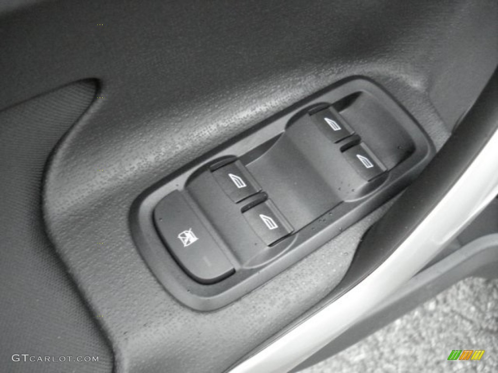2013 Fiesta SE Sedan - Ingot Silver / Charcoal Black photo #15