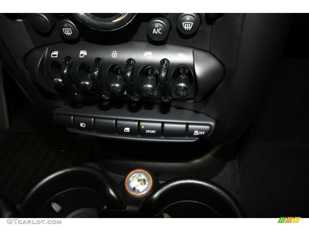 2012 Mini Cooper S Countryman Controls Photo #69554574