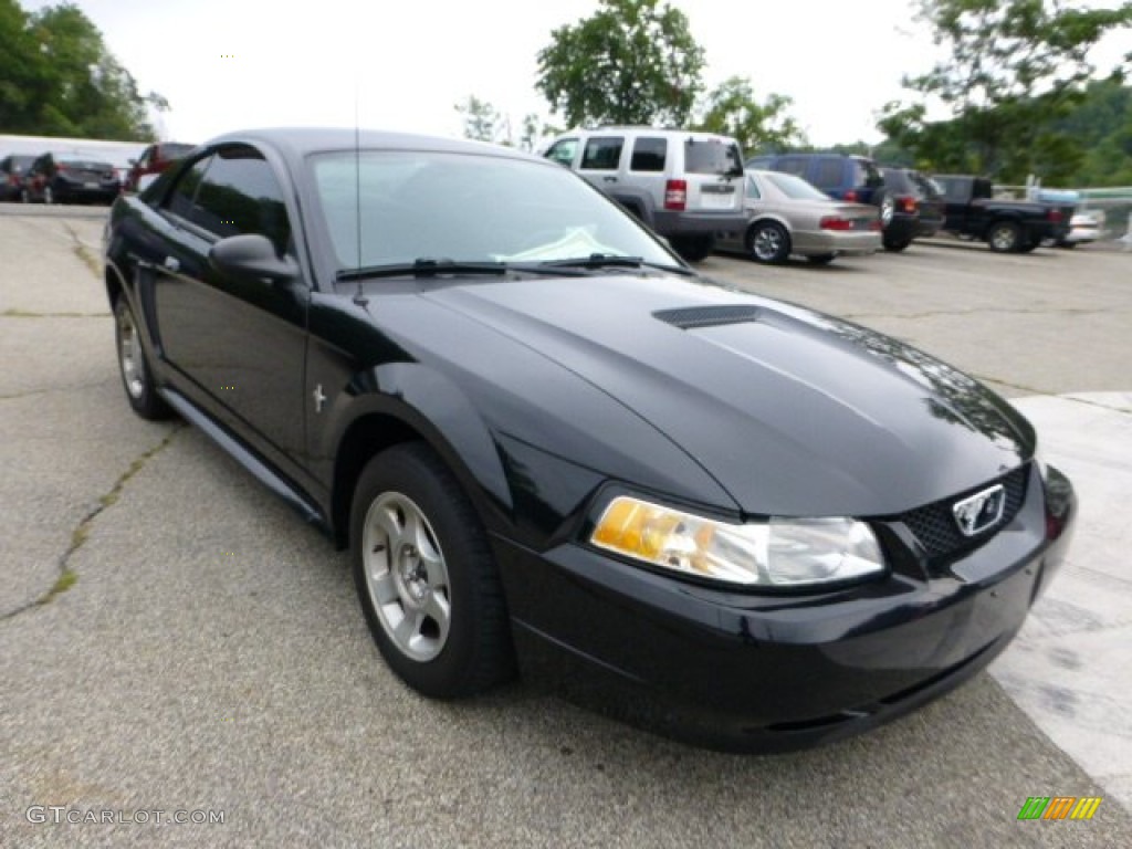 2000 Mustang V6 Coupe - Black / Dark Charcoal photo #4