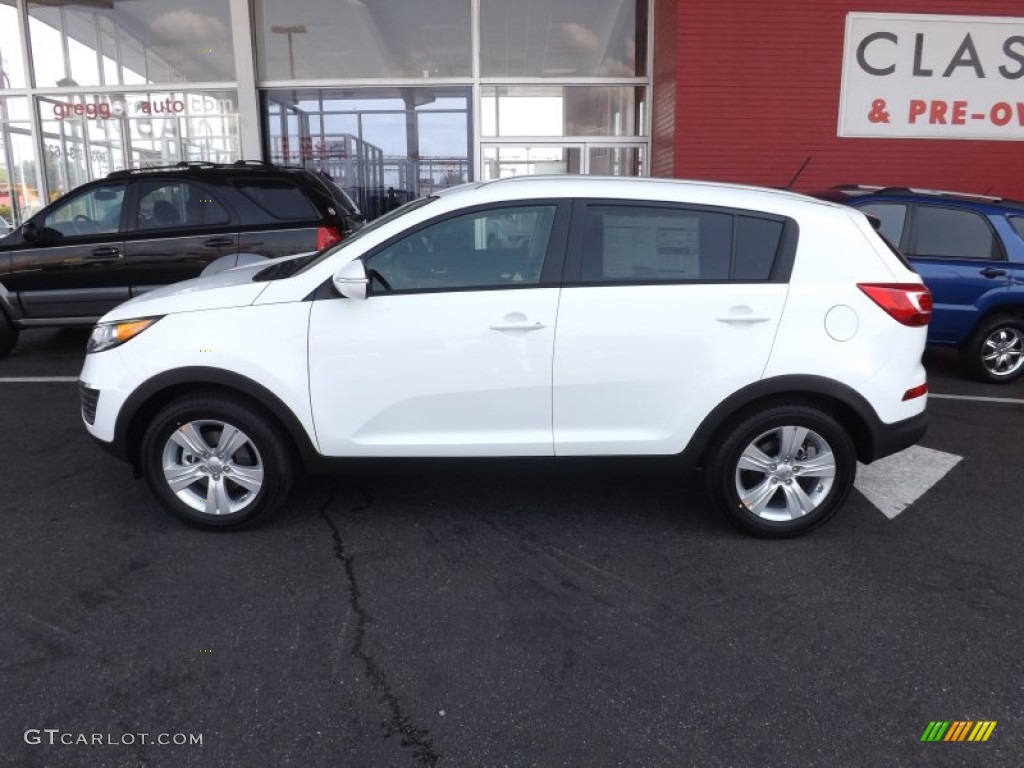 2013 Sportage LX - Clear White / Black photo #2