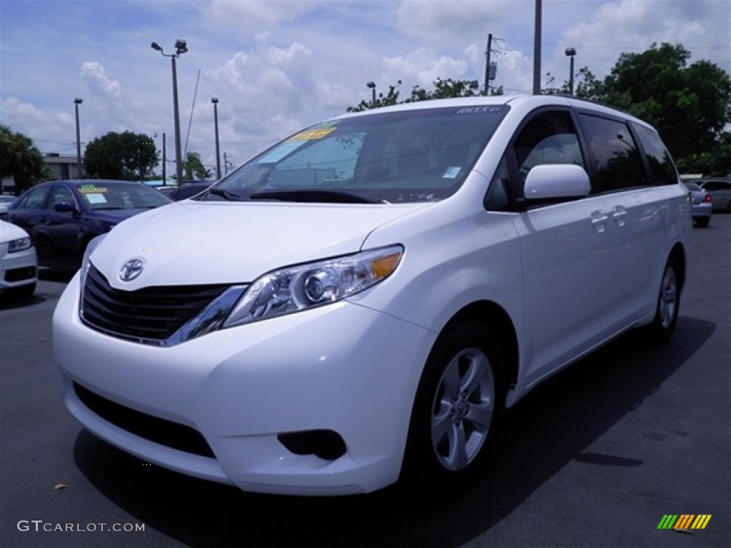 2011 Sienna LE - Super White / Light Gray photo #9