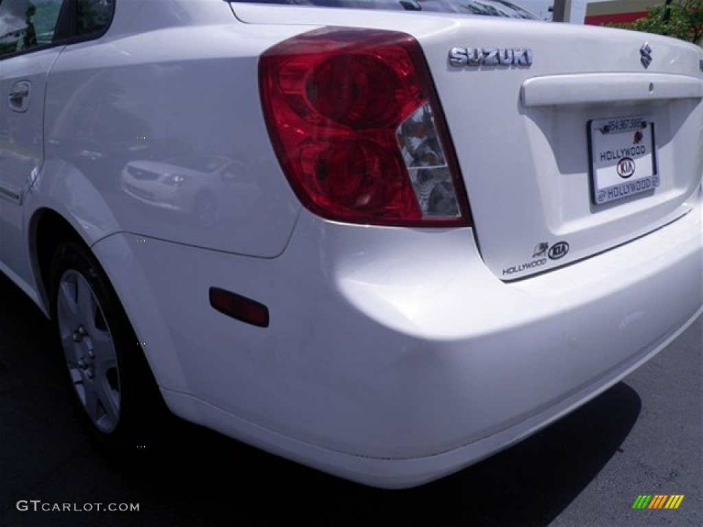 2004 Forenza S - Absolute White / Gray photo #11