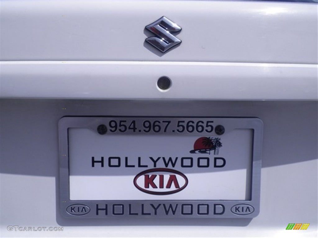 2004 Forenza S - Absolute White / Gray photo #14
