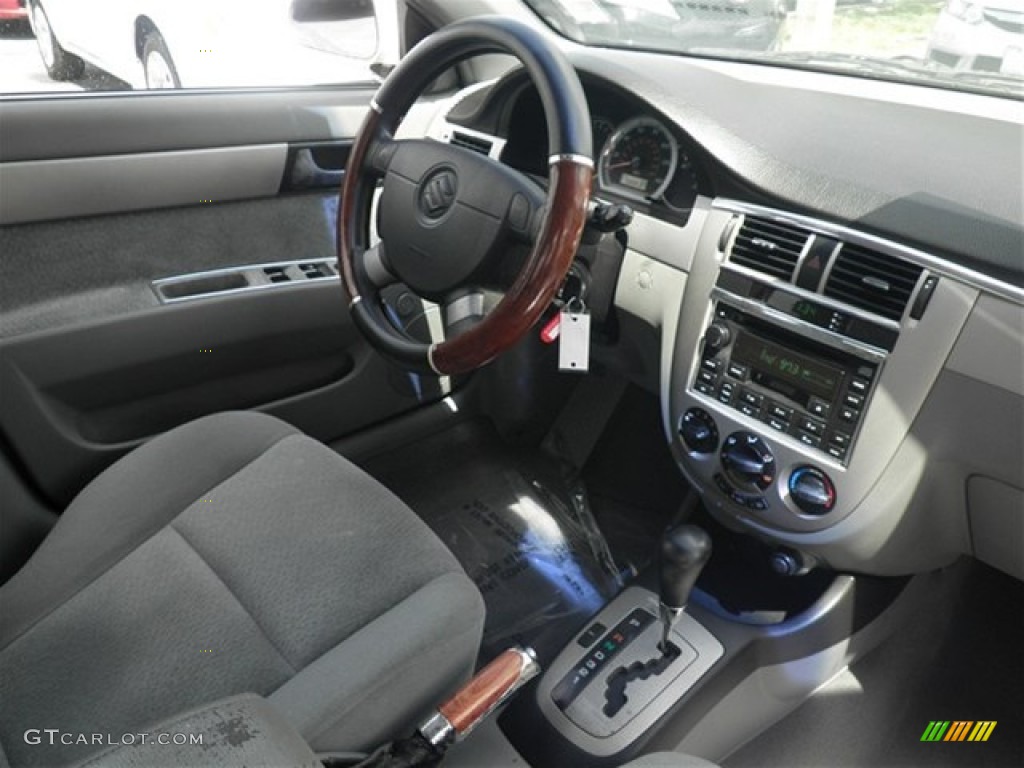 2004 Forenza S - Absolute White / Gray photo #19