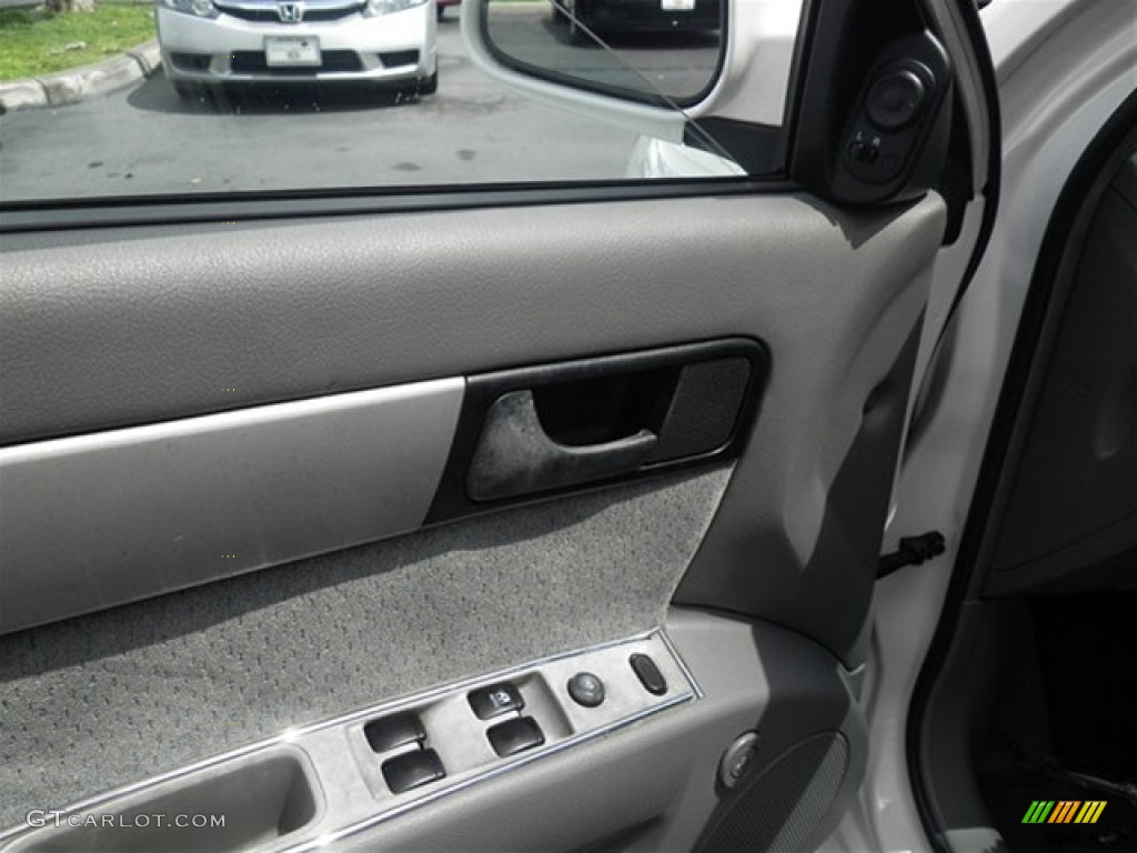 2004 Forenza S - Absolute White / Gray photo #27