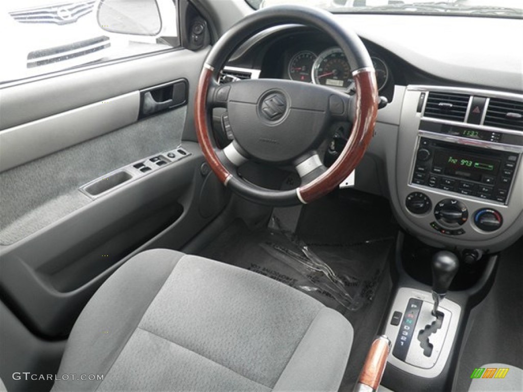 2004 Forenza S - Absolute White / Gray photo #30