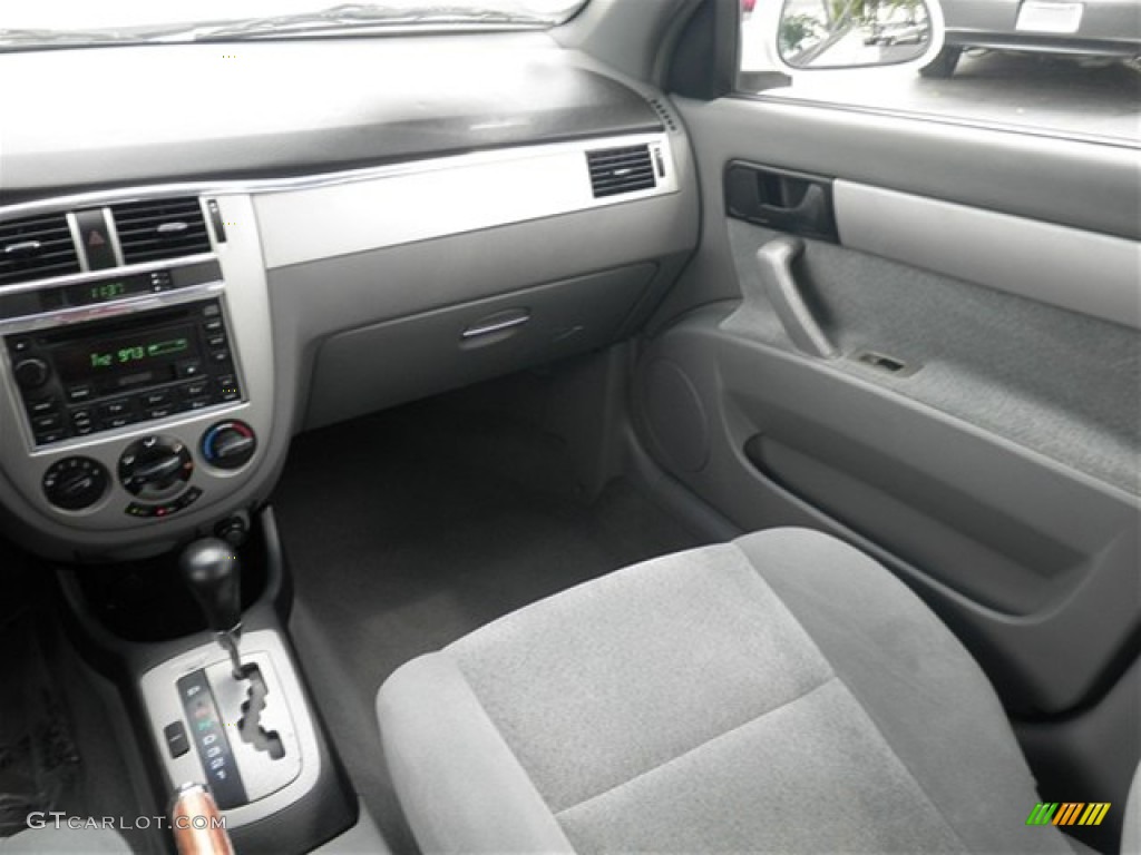 2004 Forenza S - Absolute White / Gray photo #31