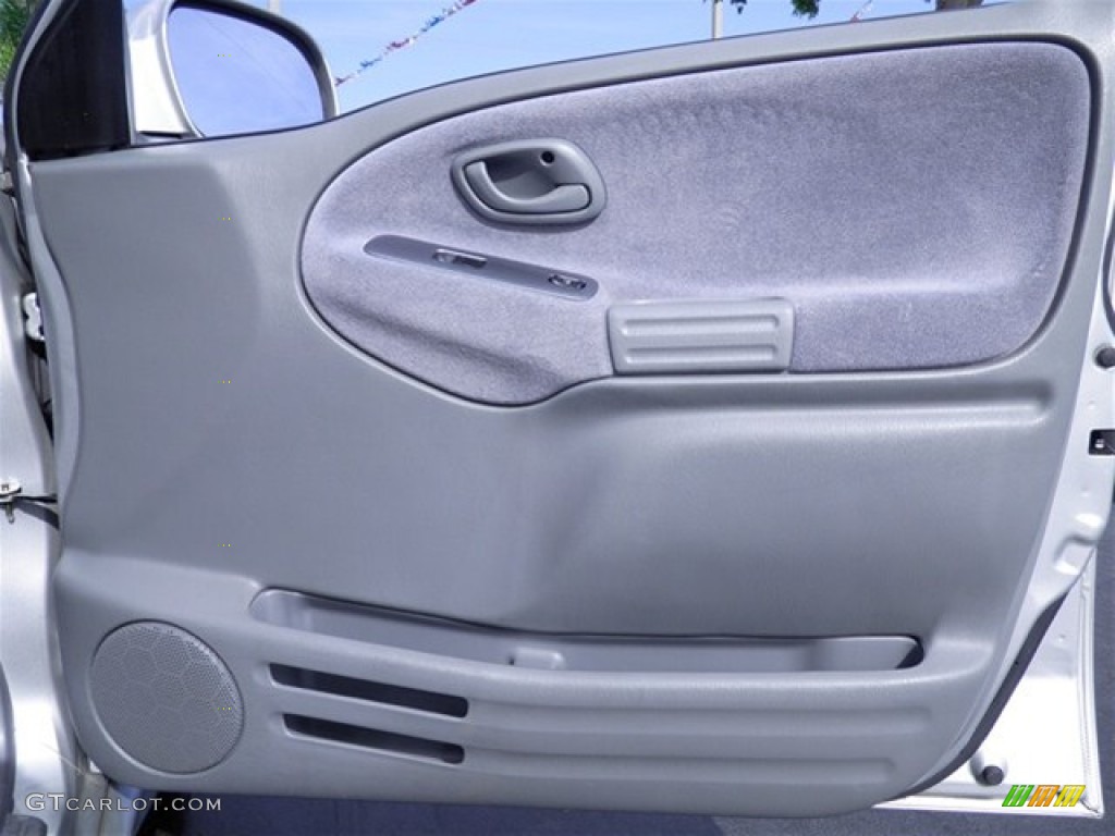 2004 Suzuki Grand Vitara LX Gray Door Panel Photo #69565452