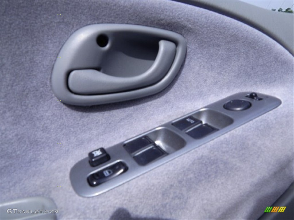 2004 Suzuki Grand Vitara LX Controls Photo #69565506