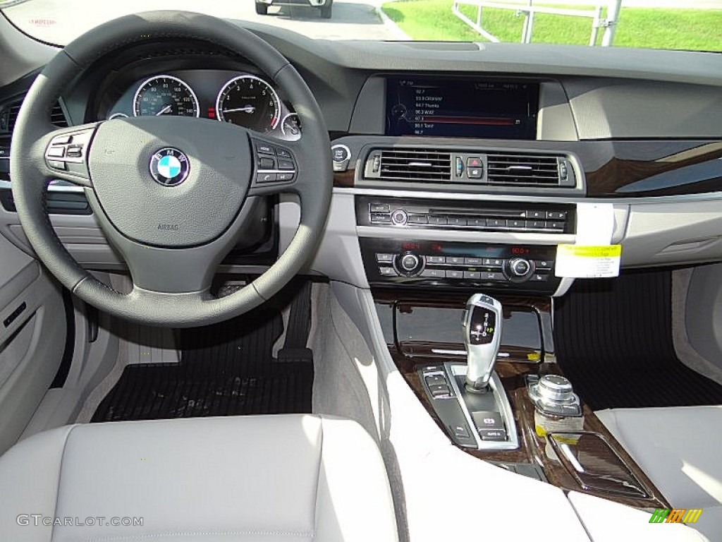 2013 BMW 5 Series 528i Sedan Everest Gray Dashboard Photo #69567201