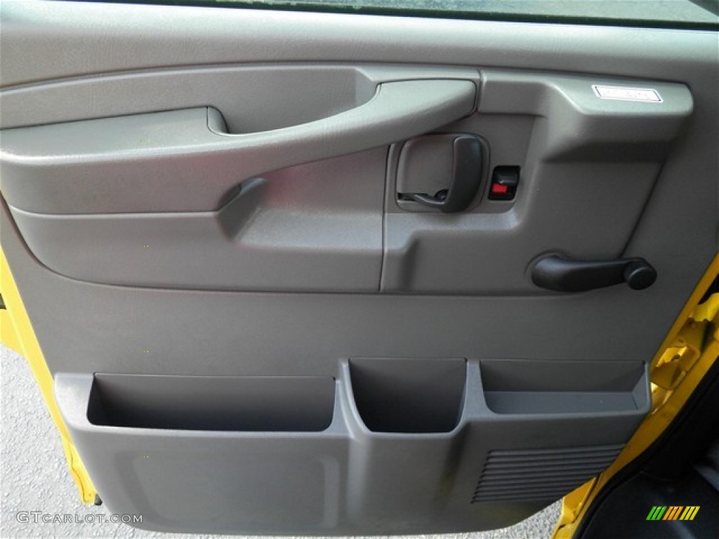 2009 GMC Savana Cutaway 3500 Commercial Moving Truck Medium Pewter Door Panel Photo #69567645