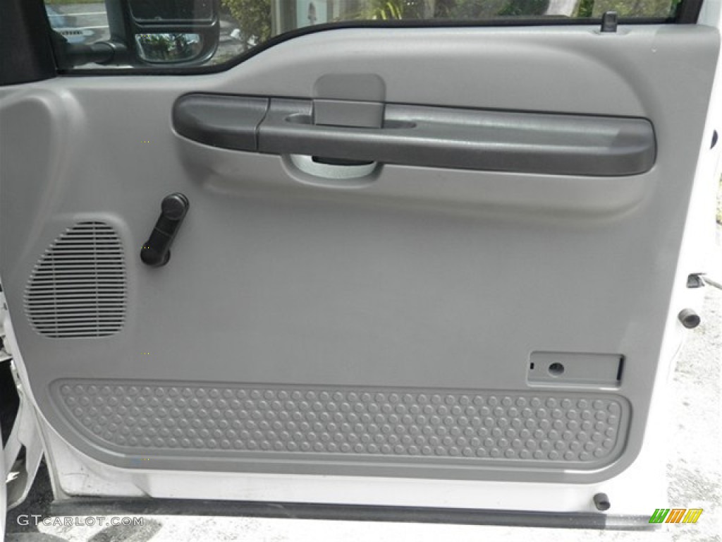2006 Ford F250 Super Duty XL Regular Cab Medium Flint Door Panel Photo #69568380