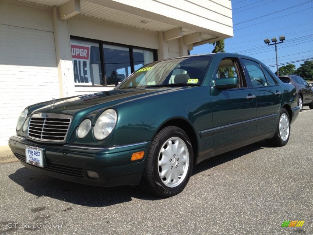 1997 E 320 Sedan - Brilliant Emerald Green Metallic / Parchment photo #1