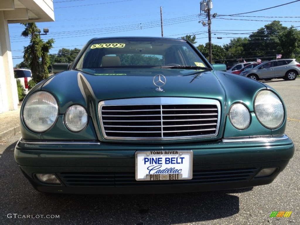 1997 E 320 Sedan - Brilliant Emerald Green Metallic / Parchment photo #2