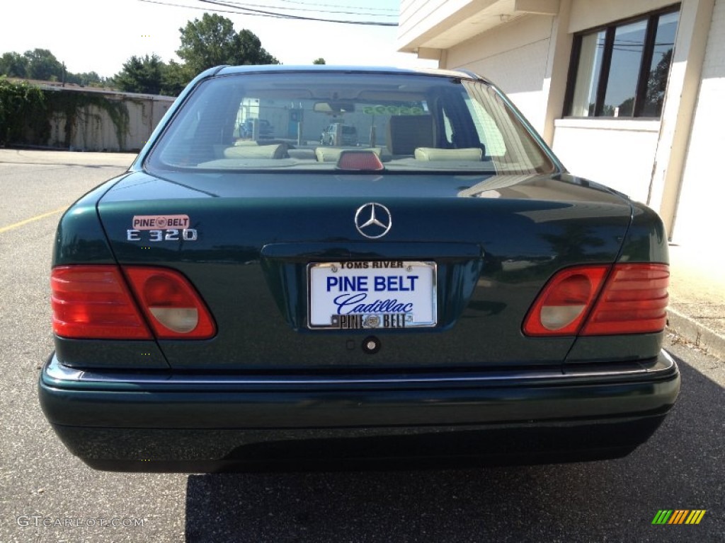 1997 E 320 Sedan - Brilliant Emerald Green Metallic / Parchment photo #6