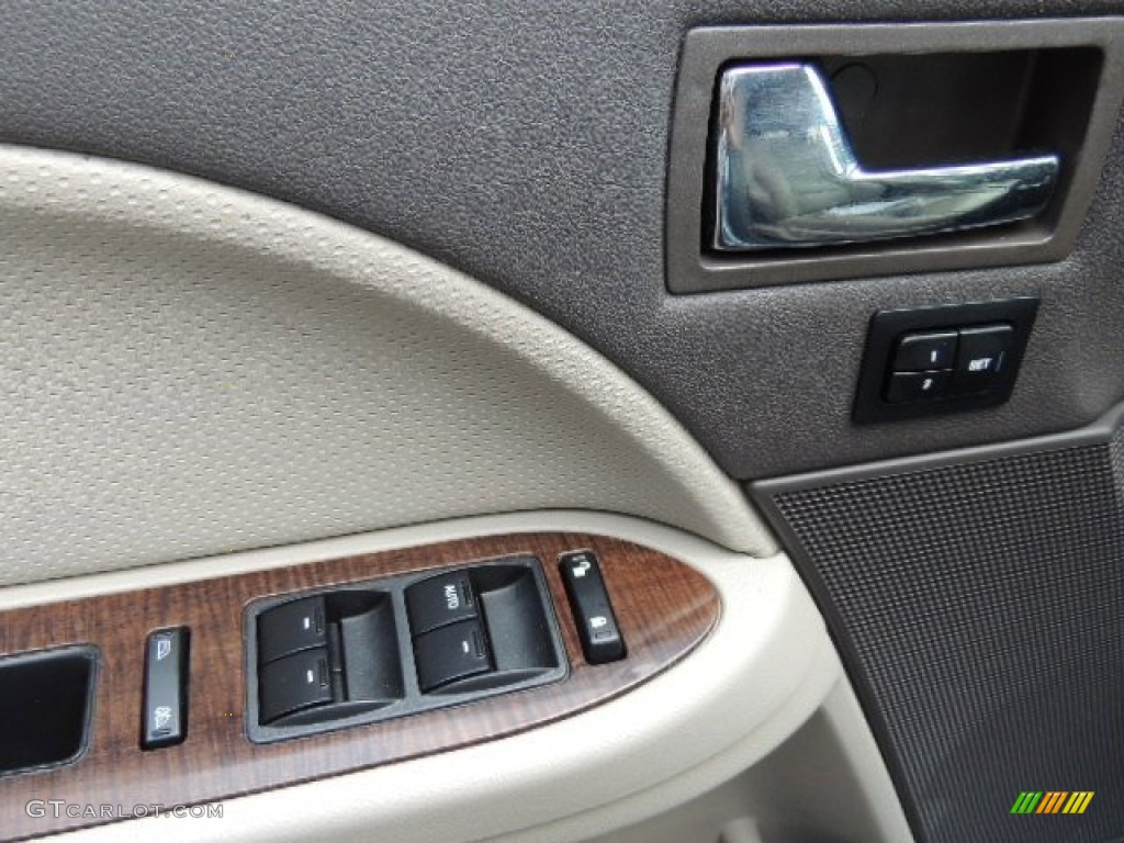 2008 Taurus X Limited AWD - Light Ice Blue Metallic / Camel photo #25