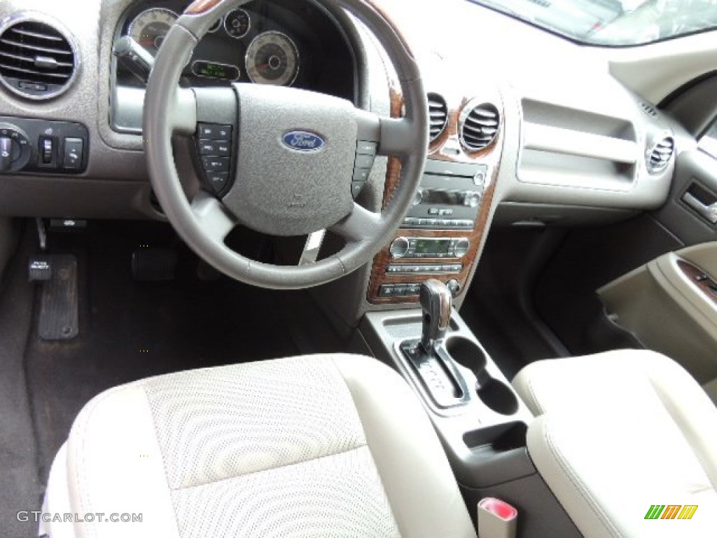 2008 Taurus X Limited AWD - Light Ice Blue Metallic / Camel photo #27