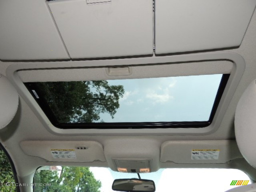 2008 Taurus X Limited AWD - Light Ice Blue Metallic / Camel photo #32