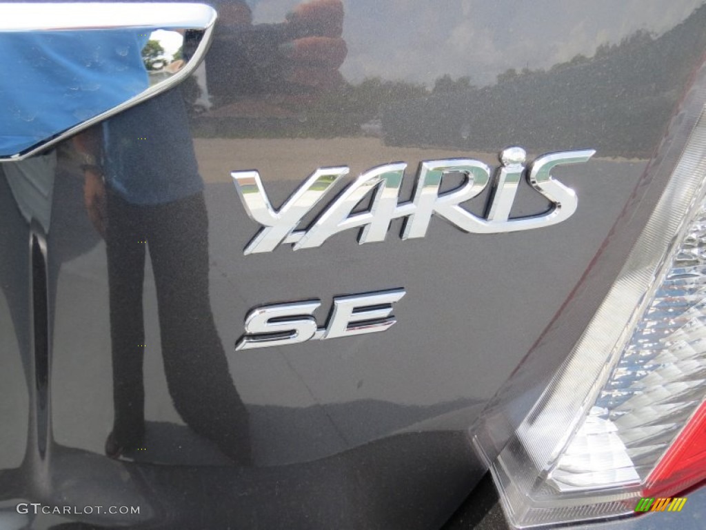 2012 Yaris SE 5 Door - Magnetic Gray Metallic / Dark Gray photo #13